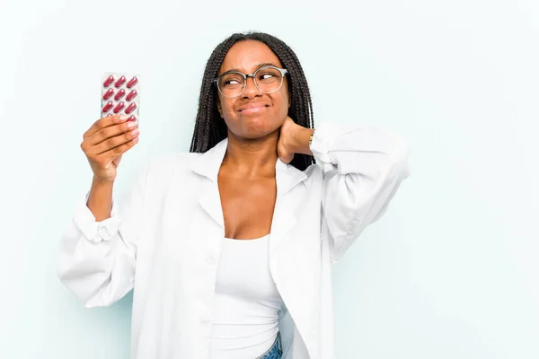Young African American Pharmacist Woman Isolated Blue Background Touching Back — Stock Photo, Image