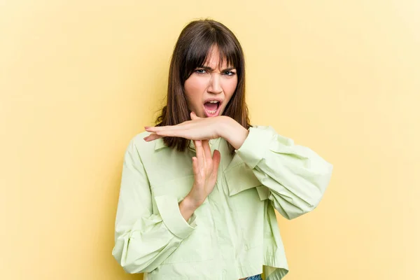 Young Caucasian Woman Isolated Yellow Background Showing Timeout Gesture — Stock Photo, Image