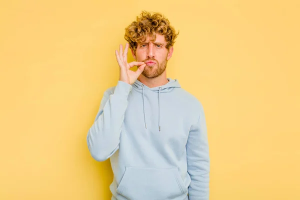 Young Caucasian Man Isolated Yellow Background Fingers Lips Keeping Secret — Stock Photo, Image