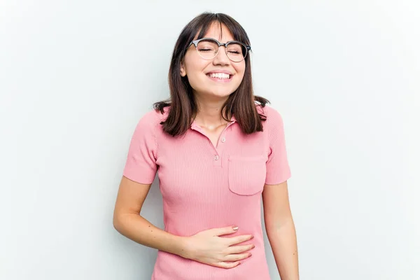 Junge Kaukasische Frau Isoliert Auf Weißem Hintergrund Berührt Bauch Lächelt — Stockfoto