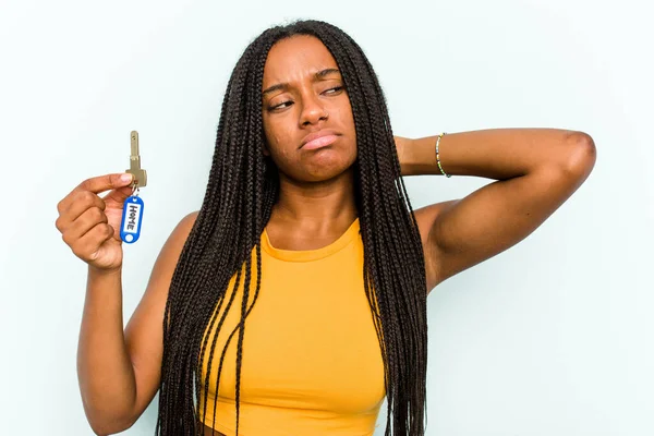 Young African American Woman Holding Home Keys Isolated Blue Background — Stock Photo, Image