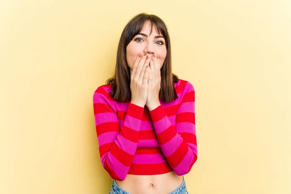 Young Caucasian Woman Isolated Yellow Background Shocked Covering Mouth Hands — Stock Photo, Image
