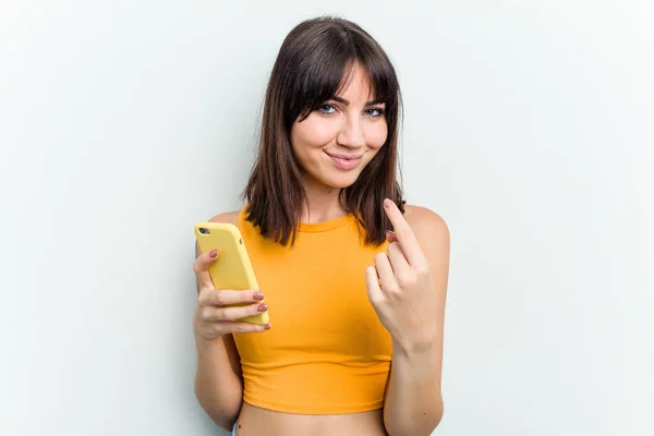 Jonge Blanke Vrouw Met Behulp Van Mobiele Telefoon Geïsoleerd Witte — Stockfoto