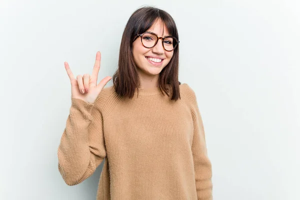 Ung Kaukasisk Kvinna Isolerad Vit Bakgrund Visar Ett Horn Gest — Stockfoto