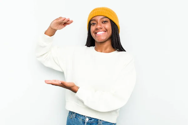 Jeune Femme Afro Américaine Isolée Sur Fond Blanc Tenant Quelque — Photo