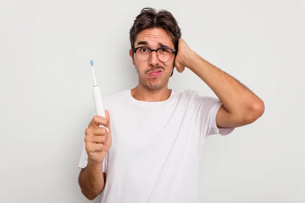 Jeune Homme Hispanique Tenant Une Brosse Dents Électrique Isolée Sur — Photo