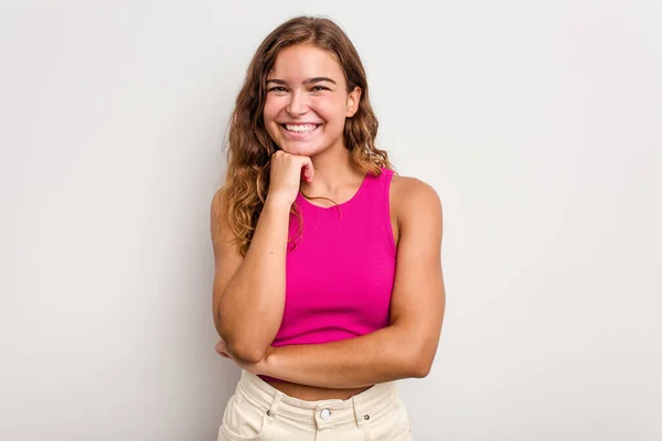 Mulher Caucasiana Jovem Isolado Fundo Azul Sorrindo Feliz Confiante Tocando — Fotografia de Stock