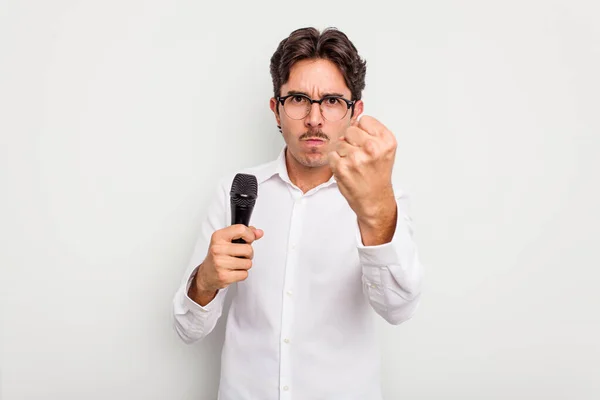 Ung Latinamerikansk Sångare Man Isolerad Vit Bakgrund Visar Knytnäve Mot — Stockfoto