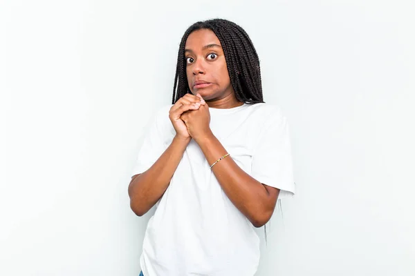 Mujer Afroamericana Joven Aislada Sobre Fondo Blanco Asustada Asustada — Foto de Stock