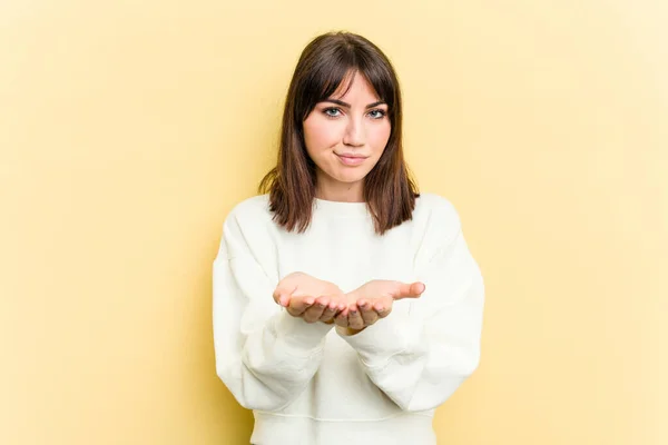 Young Caucasian Woman Isolated Yellow Background Holding Something Palms Offering — Stock Photo, Image