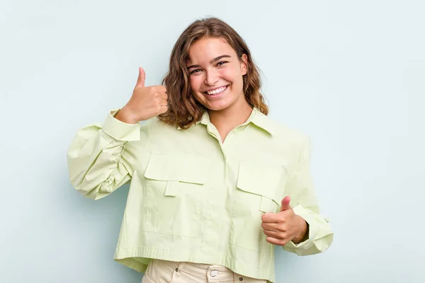 Young Caucasian Woman Isolated Blue Background Raising Both Thumbs Smiling — Stock Photo, Image