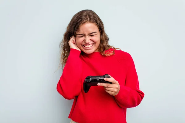 Young Caucasian Gamer Woman Holding Game Controller Isolated Blue Background — Stock Photo, Image