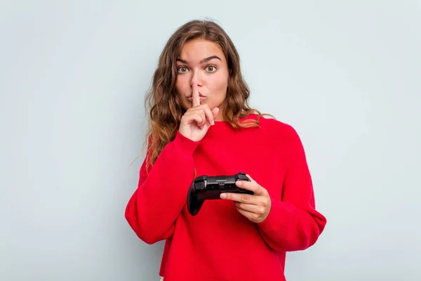 Young Caucasian Gamer Woman Holding Game Controller Isolated Blue Background — Stock Photo, Image