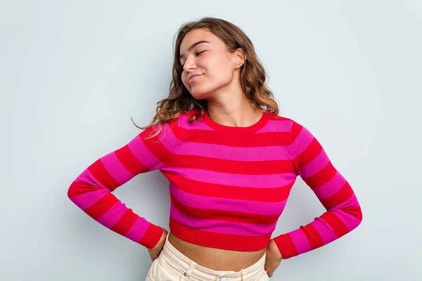 Young Caucasian Woman Isolated Blue Background Dreaming Achieving Goals Purposes — Stock Photo, Image