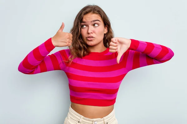 Young Caucasian Woman Isolated Blue Background Showing Thumbs Thumbs Difficult — Stock Photo, Image