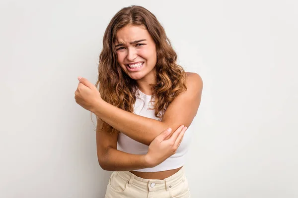 Giovane Donna Caucasica Isolata Sfondo Blu Massaggiando Gomito Soffrendo Dopo — Foto Stock