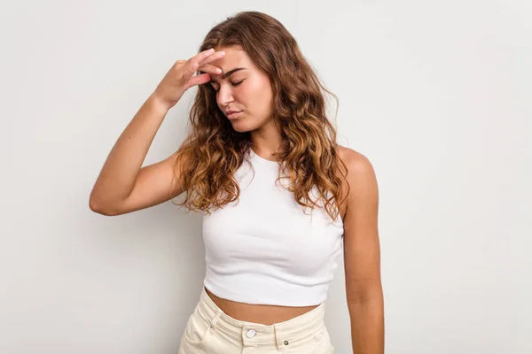 Mujer Joven Caucásica Aislada Sobre Fondo Azul Con Dolor Cabeza — Foto de Stock