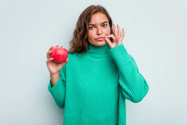 Young Caucasian Woman Apple Isolated Blue Background Fingers Lips Keeping — Stock Photo, Image