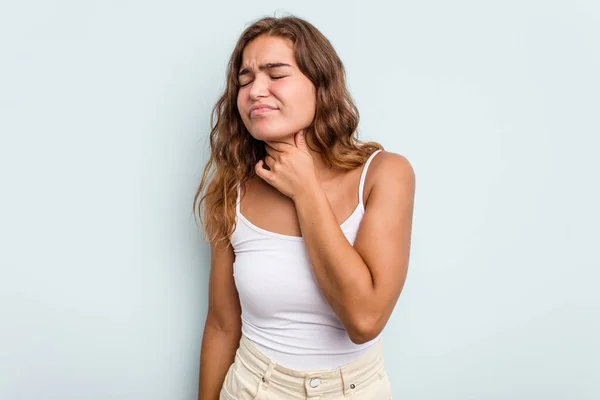 Young Caucasian Woman Isolated Blue Background Suffers Pain Throat Due — Stock Photo, Image