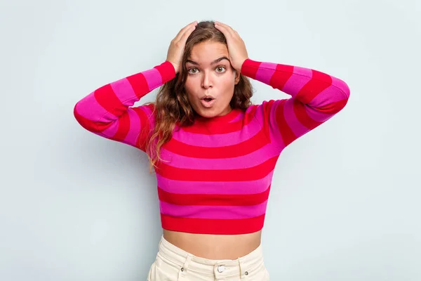 Young Caucasian Woman Isolated Blue Background Being Shocked She Has — Stock Photo, Image