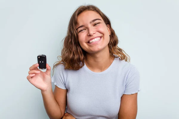 Young Caucasian Woman Holding Car Keys Isolated Blue Background Laughing — Stock Photo, Image