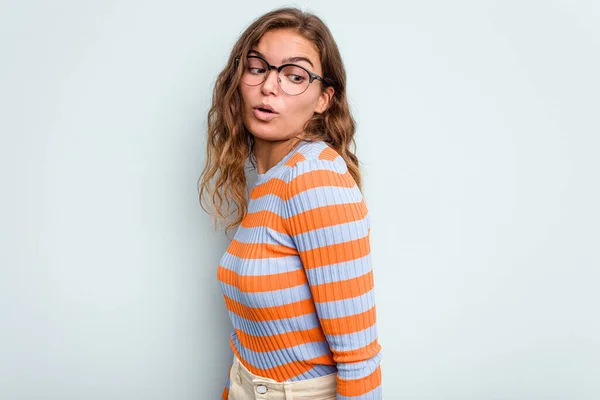 Young Caucasian Woman Isolated Blue Background Looks Aside Smiling Cheerful — Stock Photo, Image