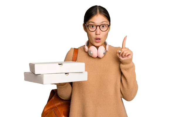 Ung Student Asiatisk Kvinna Som Håller Pizzor Isolerade Grön Krom — Stockfoto