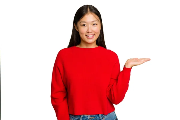 Jonge Aziatische Vrouw Geïsoleerd Groen Chroma Achtergrond Tonen Een Kopie — Stockfoto