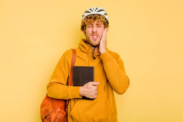 Młody Student Noszący Rower Hełmie Odizolowany Żółtym Tle Zakrywający Uszy — Zdjęcie stockowe