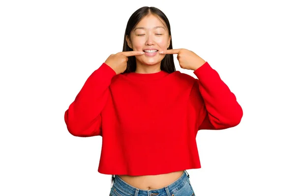 Young Asian Woman Isolated Green Chroma Background Smiles Pointing Fingers — Stock Photo, Image