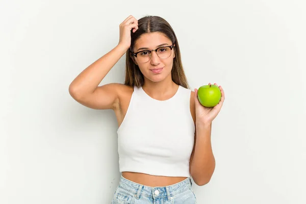 Junge Inderin Die Einen Apfel Auf Weißem Hintergrund Hält Ist — Stockfoto