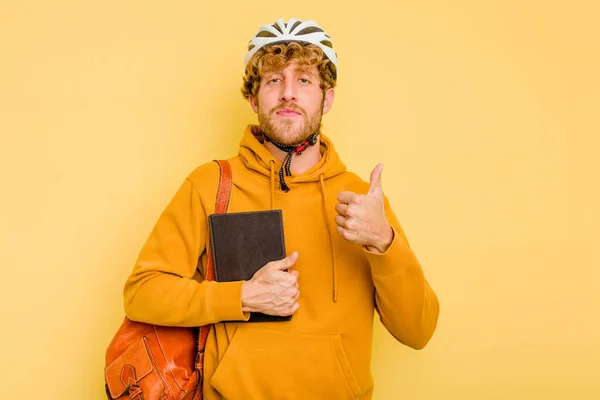 Jonge Student Man Met Een Helm Fiets Geïsoleerd Gele Achtergrond — Stockfoto