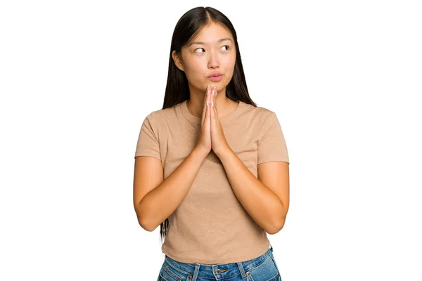 年轻的亚洲女人 因绿色的色泽背景而被隔离 她在祷告 表现出忠诚 虔诚的宗教人士在寻找神圣的灵感 — 图库照片