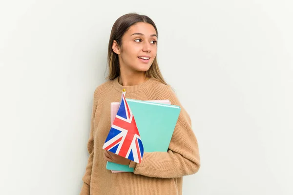 Jovem Indiana Segurando Uma Bandeira Reino Unido Isolada Fundo Branco — Fotografia de Stock