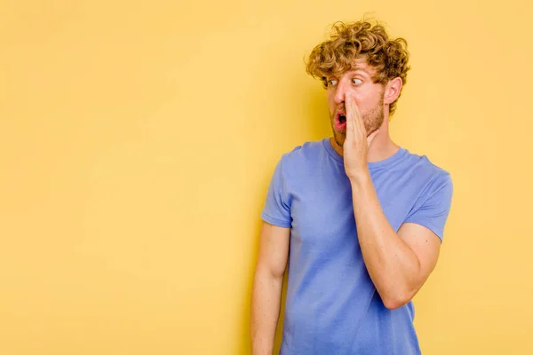 Young Caucasian Man Isolated Yellow Background Being Shocked Because Something — Stock Photo, Image