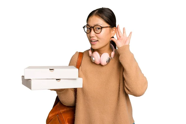Jovem Estudante Ásia Mulher Segurando Pizzas Isolado Verde Cromo Fundo — Fotografia de Stock