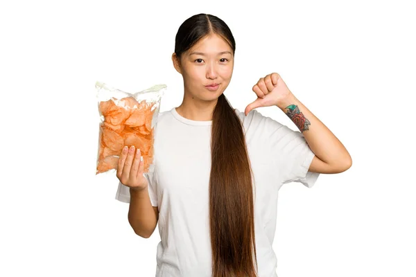 Junge Asiatische Frau Mit Crips Isoliert Auf Grünem Chroma Hintergrund — Stockfoto