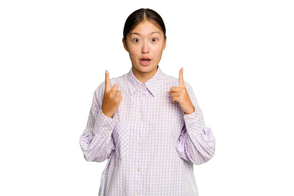 Ung Asiatisk Kvinna Isolerad Grön Krom Bakgrund Pekar Upp Med — Stockfoto