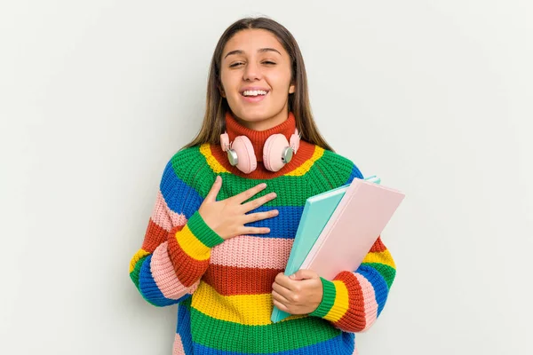 Ung Student Indisk Kvinna Isolerad Vit Bakgrund Skrattar Högt Hålla — Stockfoto