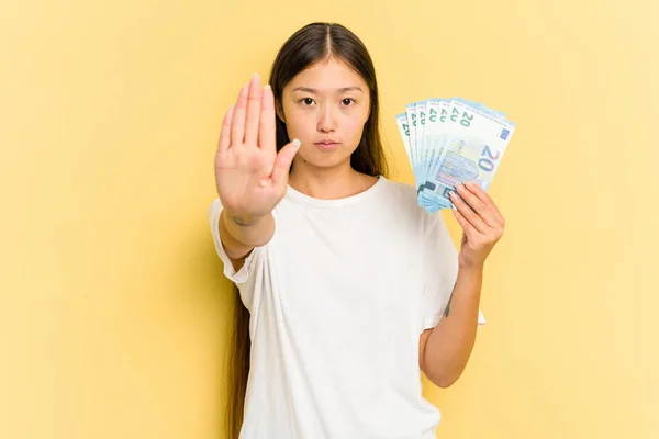 Young Asian Woman Holding Banknotes Isolated Yellow Background Standing Outstretched — Stock Photo, Image