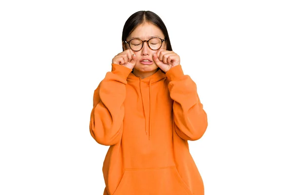 Mladý Asijské Žena Izolovaný Zelený Chroma Pozadí Fňukání Pláč Zoufale — Stock fotografie