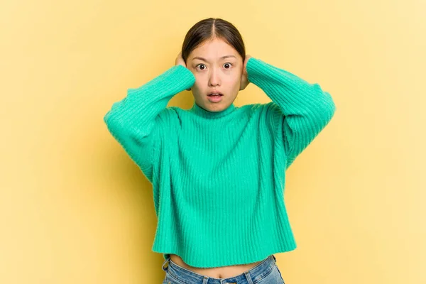 Young Asian Woman Isolated Yellow Background Covering Ears Hands Trying — Stock Photo, Image