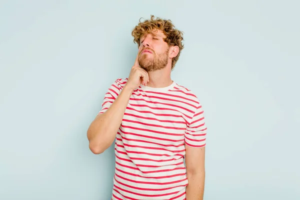 Young Caucasian Man Isolated Blue Background Crying Unhappy Something Agony — Stock Photo, Image