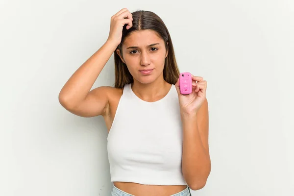 Jonge Indiaanse Vrouw Met Een Elektronische Roze Autosleutels Wordt Geschokt — Stockfoto