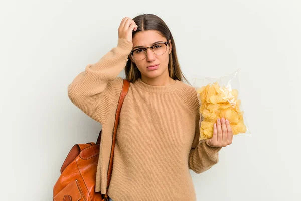 Junge Studentin Indische Frau Hält Crips Isoliert Auf Weißem Hintergrund — Stockfoto