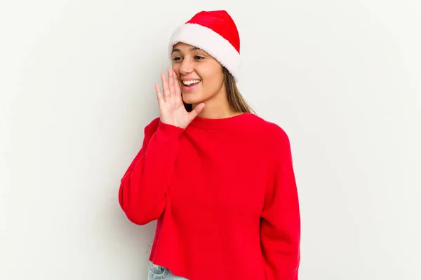Giovane Donna Indiana Che Celebra Natale Isolato Sfondo Bianco Gridando — Foto Stock