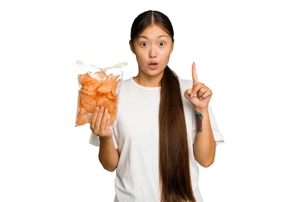 Ung Asiatisk Kvinna Som Håller Spjälor Isolerade Grön Krom Bakgrund — Stockfoto