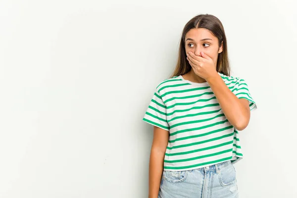 Junge Indische Frau Isoliert Auf Weißem Hintergrund Nachdenklich Auf Eine — Stockfoto