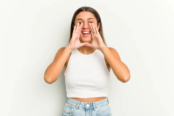 Mujer India Joven Aislada Sobre Fondo Blanco Diciendo Chisme Señalando — Foto de Stock