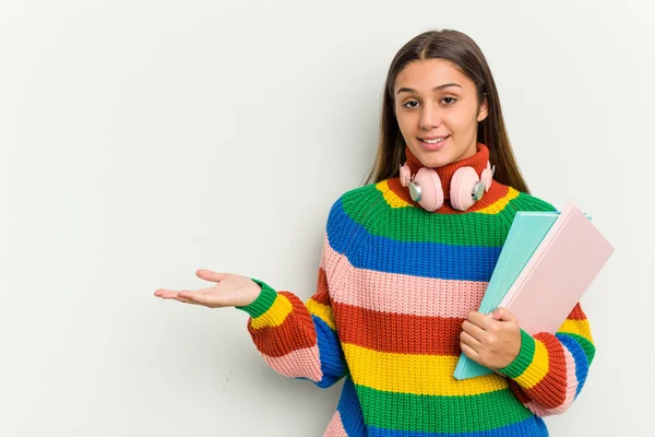 Ung Student Indisk Kvinna Isolerad Vit Bakgrund Visar Kopia Utrymme — Stockfoto